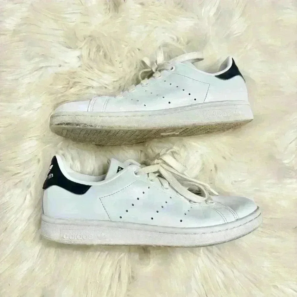 Stan smith adidas white navy blue wmns sz 5.5 U.K. sz 4